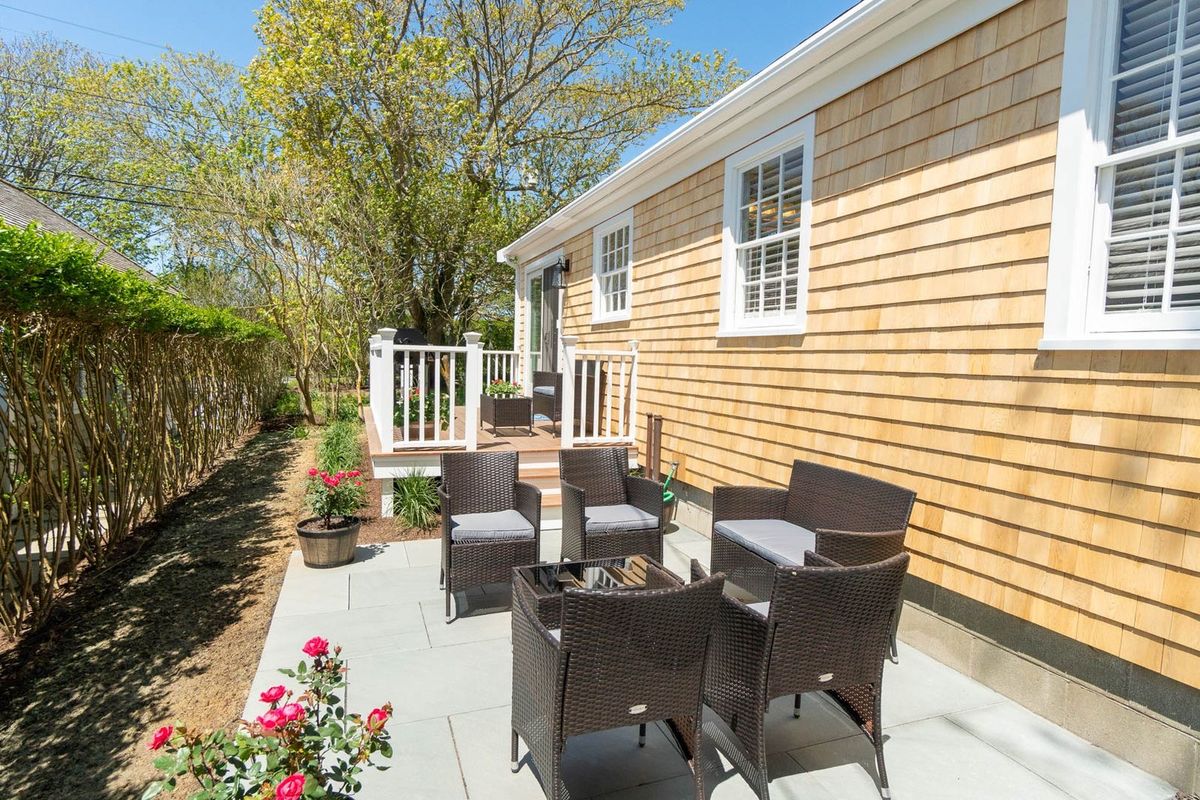 16 Lily St Picture # 1