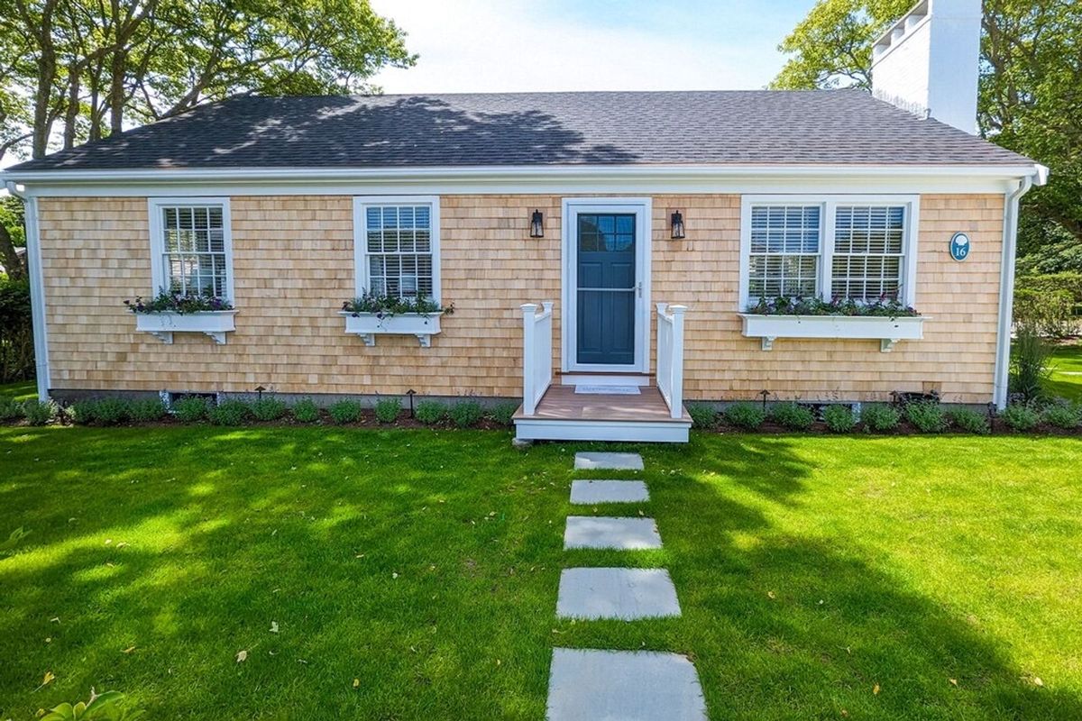 16 Lily St Picture # 1