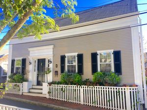4.5 charter St, Town