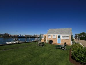 14 Old North Wharf, Town