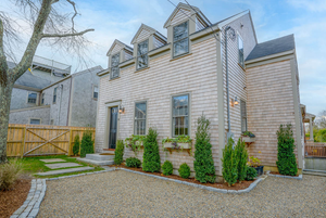 19 Quaker Rd, Town