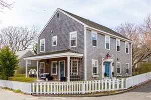 49 Pine St, Town