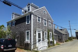 1 Fayette St, Town