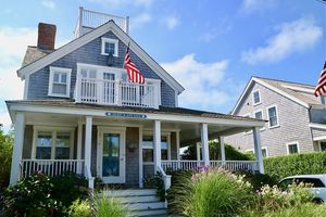 10 East Lincoln, Brant Point