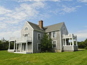 24 Longwood Drive, Tom Nevers