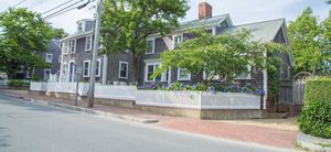 26 Pleasant St, Town