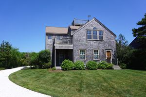 13 Long Pond Dr, Madaket