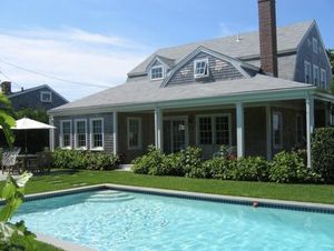 4 Quaker Rd, Town