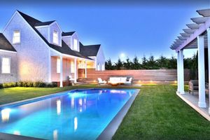 17 Woodland Dr, Surfside