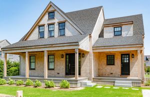 10 Gray Ave, Mid-Island