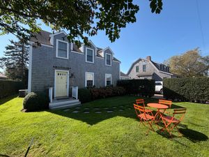 4 Madaket Rd, West Of Town