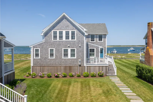 11 Hulbert Ave, Brant Point