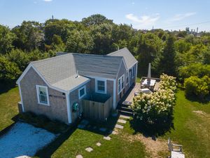8 Chapel Way, Madaket