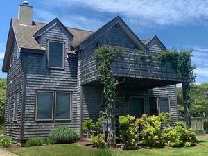 4A Jonathan Way, Tom Nevers