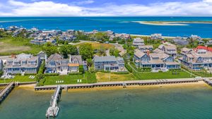 Easton St, Brant Point