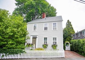 28 Pleasant St, Town
