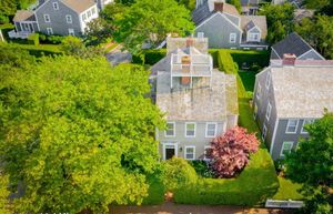 30 Woodbury Lane, Town
