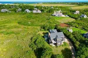 29 Long Pond Dr, Madaket