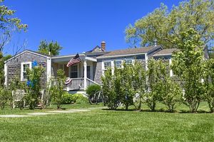 69 Easton St, Brant Point