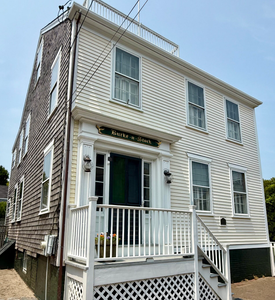89 Orange St, Town