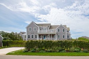 8 Hulbert Ave, Brant Point
