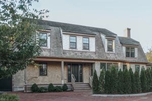6 Dolphin Ct, Brant Point