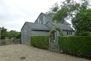 1 Starbuck Rd, Madaket