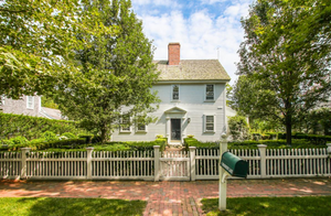 6 Woodbury Lane, Town