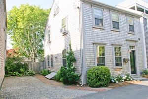3 Plumb Lane, Town