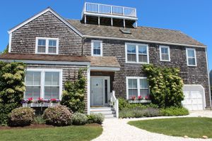18 Brant Point Rd, Brant Point