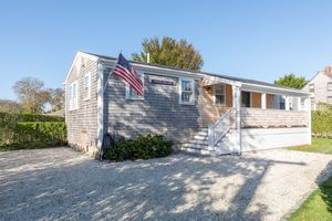 2 North Beach St, Brant Point