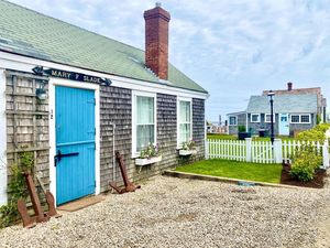 12 Old North Wharf, Town