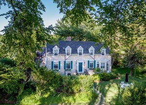 8 North Liberty St, Town