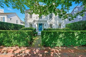 27 Woodbury Lane, Town