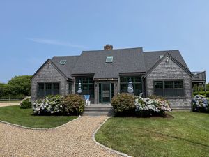 54 Starbuck Rd, Madaket