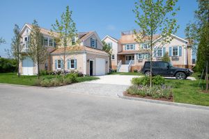4 Hulbert Ave, Brant Point