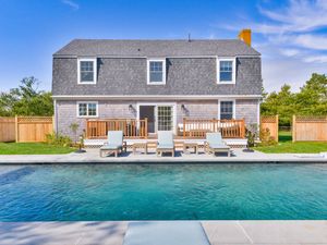 37 Cato Lane Main House, Miacomet