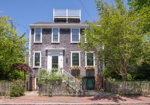 3 West Chester St, Town