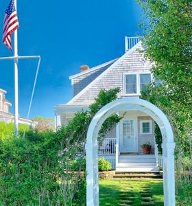 14 East Lincoln Ave., Brant Point