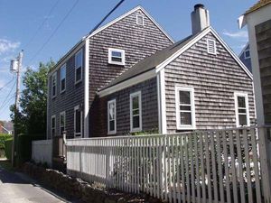 10 Hillers Lane, Town